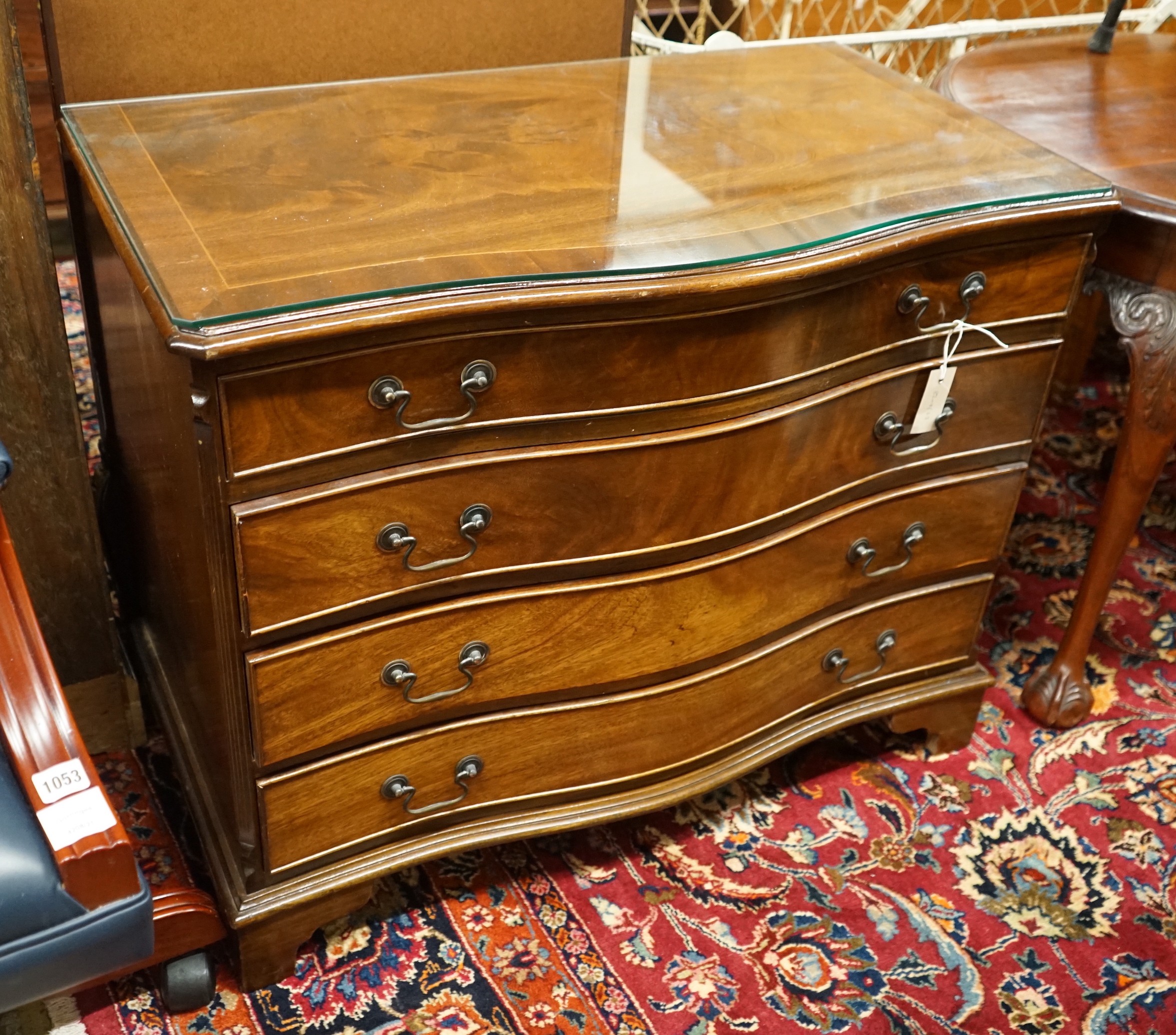 A George III style mahogany serpentine fronted chest of drawers, width 90cm, depth 50cm, height 74cm